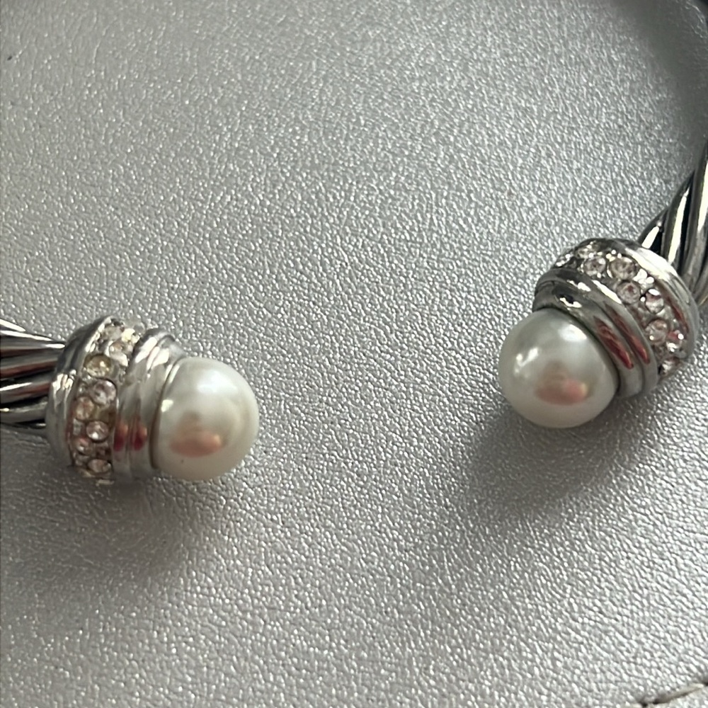 Silver Cable Bracelet with Pearl and Rhinestones - Picture 3 of 3